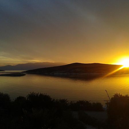 Teras Motel Foça Luaran gambar