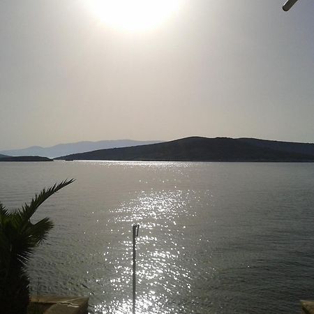 Teras Motel Foça Luaran gambar