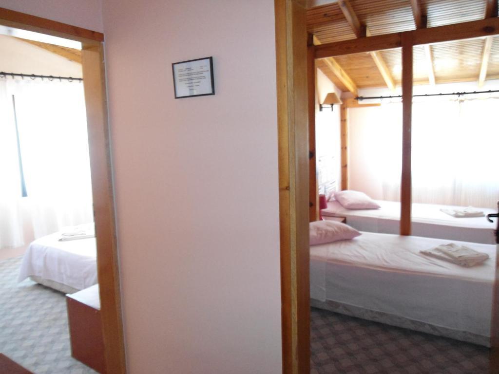 Teras Motel Foça Bilik gambar