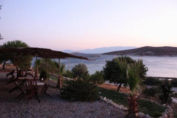 Teras Motel Foça Luaran gambar
