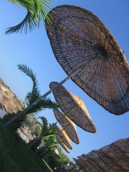 Teras Motel Foça Luaran gambar