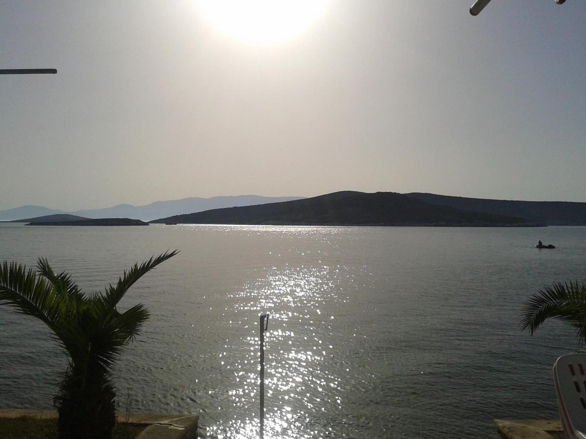 Teras Motel Foça Luaran gambar