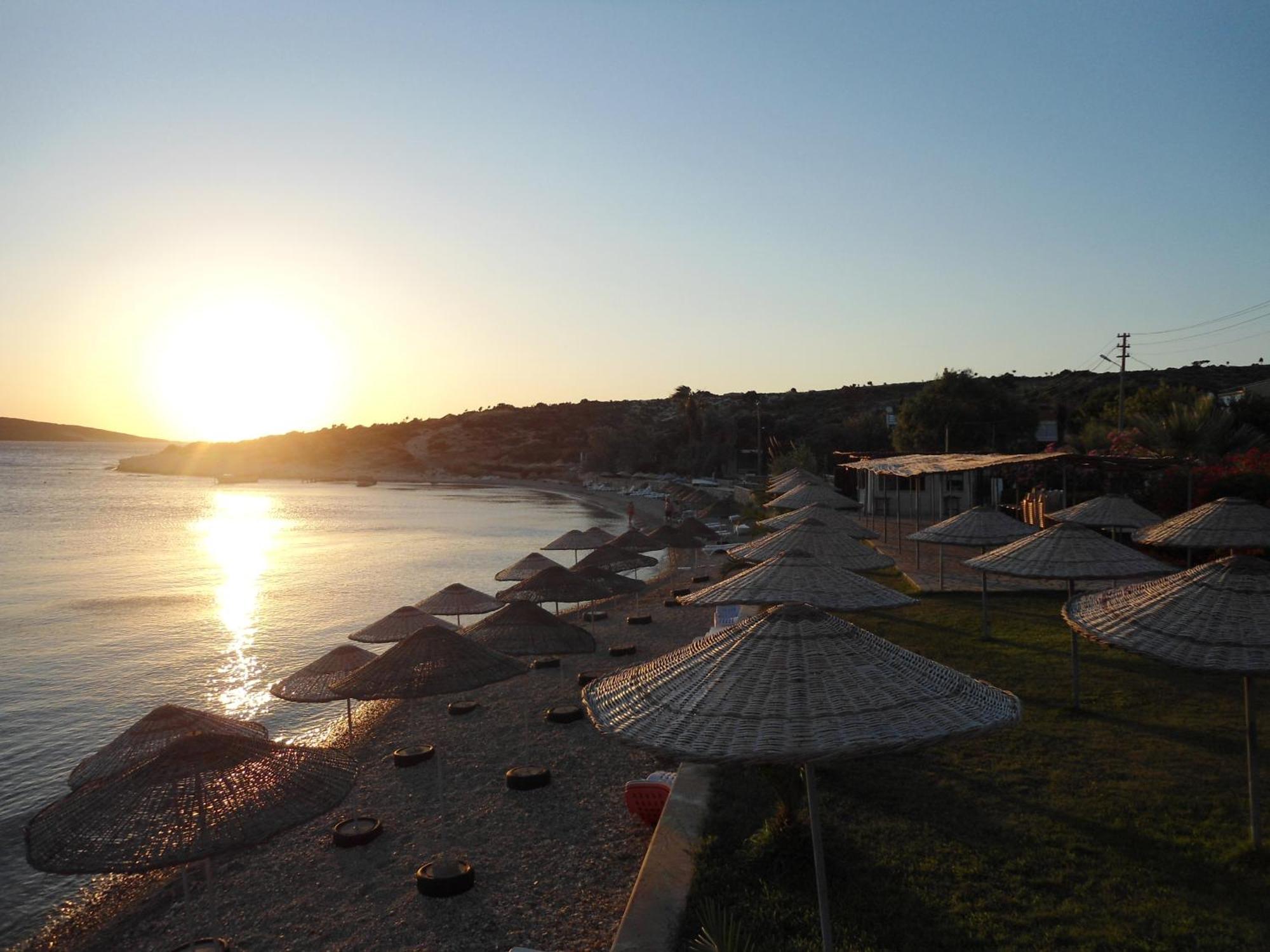 Teras Motel Foça Luaran gambar