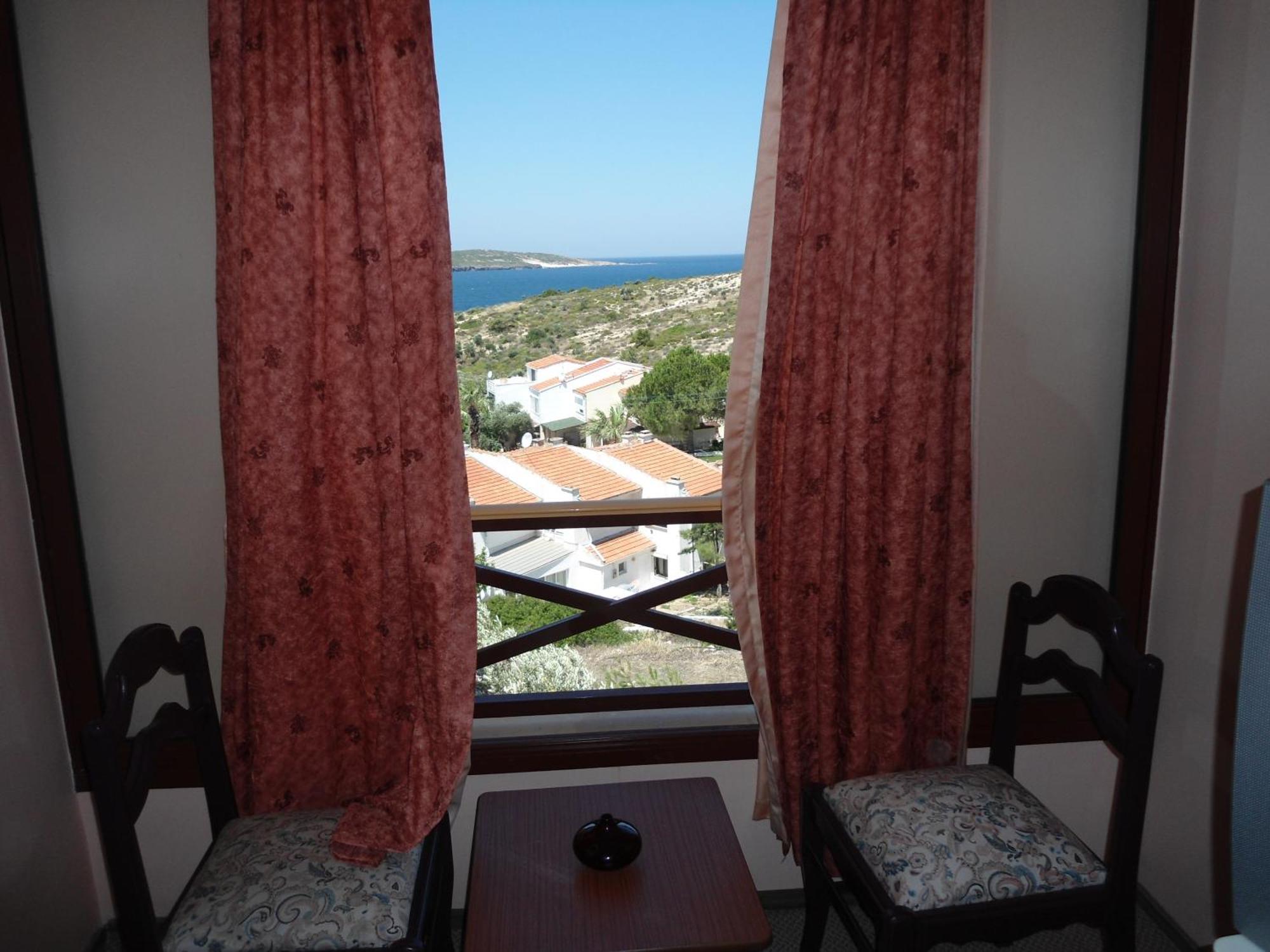 Teras Motel Foça Luaran gambar