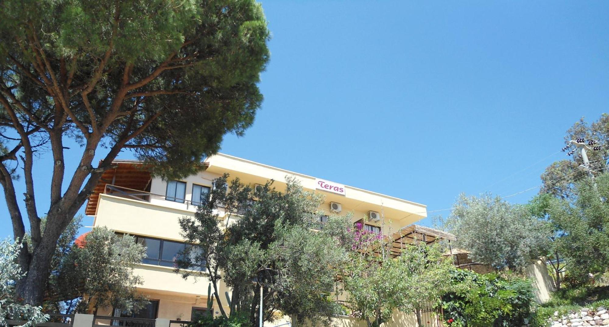Teras Motel Foça Luaran gambar