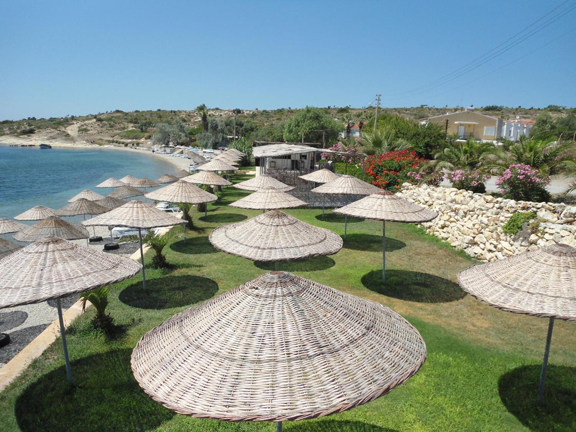 Teras Motel Foça Luaran gambar