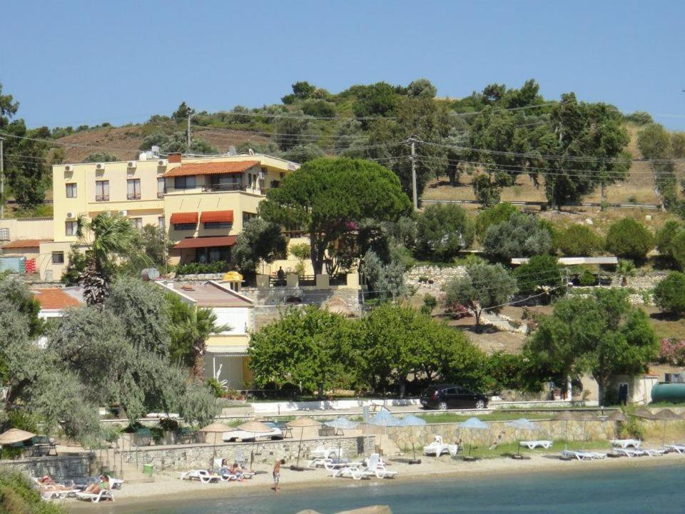 Teras Motel Foça Luaran gambar