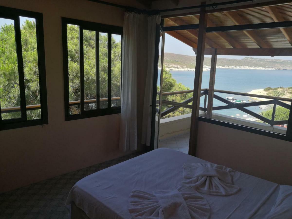 Teras Motel Foça Luaran gambar
