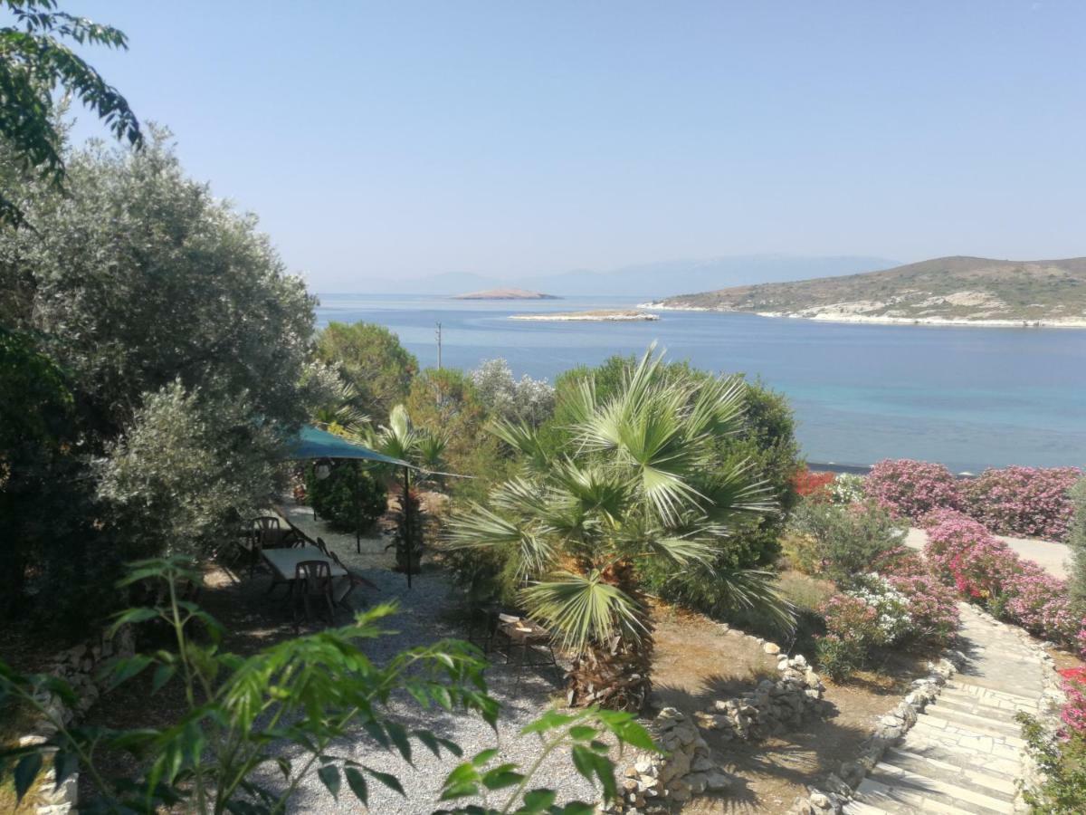 Teras Motel Foça Luaran gambar