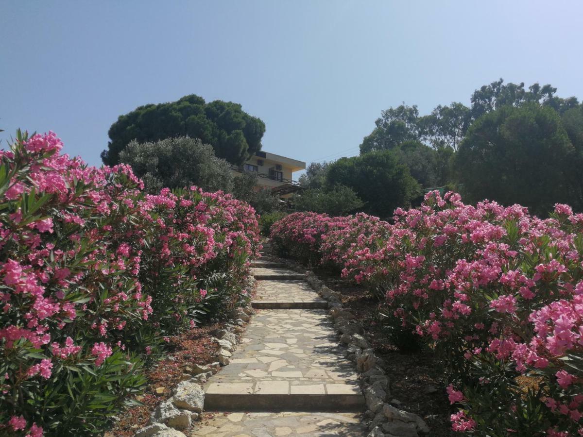 Teras Motel Foça Luaran gambar